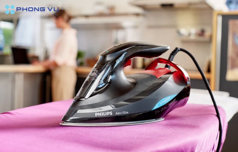 Với khí hậu nhiệt đới ẩm của Việt Nam, chức năng phun hơi nước của bàn ủi hiện đại giúp làm phẳng quần áo nhanh chóng và hiệu quả hơn