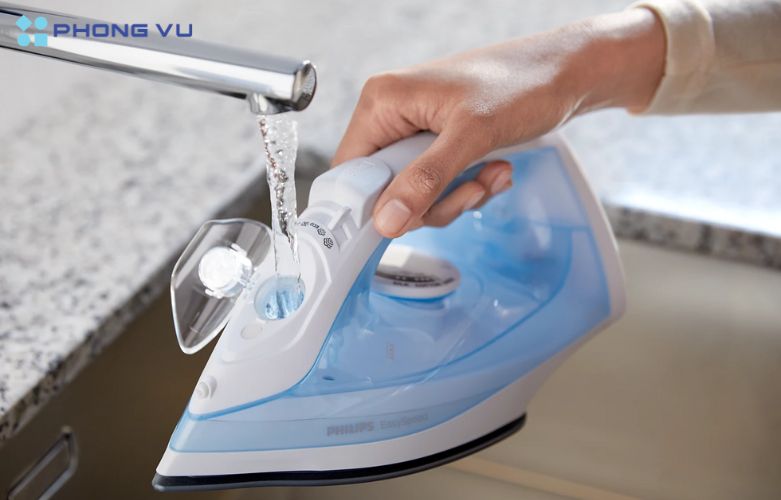 Các yếu tố như thương hiệu và giá cả của sản phẩm cũng là những điểm đáng lưu ý khi chọn lựa sản phẩm bàn ủi cho gia đình của mình