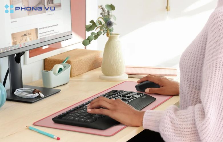 Combo Bàn Phím Và Chuột Không Dây Logitech MK345 New Wireless (920-012926) mang thiết kế tiêu chuẩn, đánh phím thoải mái, di chuột nhanh và tiện lợi