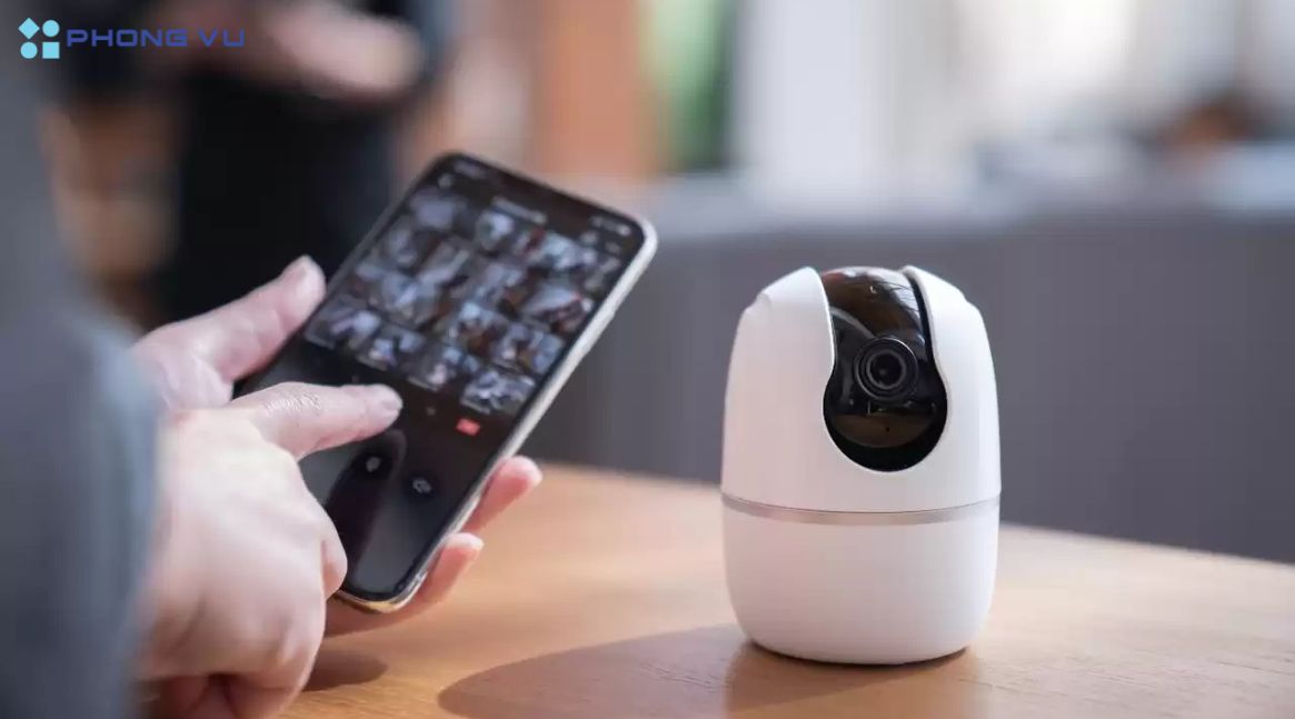 Với sự hỗ trợ của các ứng dụng trên điện thoại thông minh, người dùng có thể kiểm tra tình trạng khu vực giám sát mọi lúc, mọi nơi