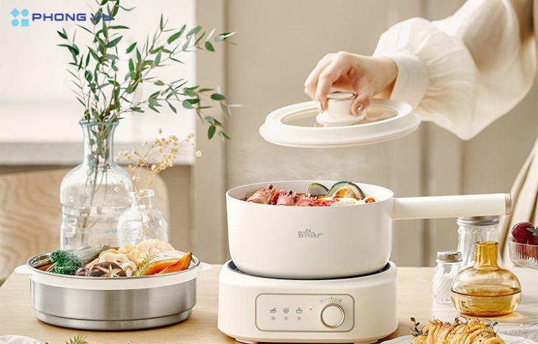 Với dung tích 2.5 lít, nồi lẩu điện Bear SB-NL25L là lựa chọn phù hợp cho các gia đình nhỏ hoặc những buổi tụ tập bạn bè thân mật