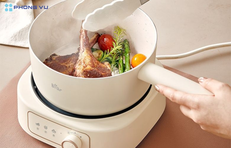 Với công suất tối đa lên đến 1000W, nồi lẩu điện Bear SB-NL25L mang đến hiệu suất nấu nướng ấn tượng
