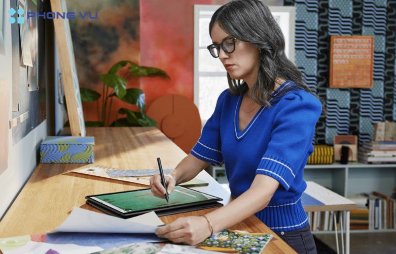Màn hình cảm ứng sắc nét của Laptop HP Spectre X360 14-eu0050TU lý tưởng cho các công việc yêu cầu độ chính xác màu sắc cao như chỉnh sửa ảnh, video và thiết kế đồ họa