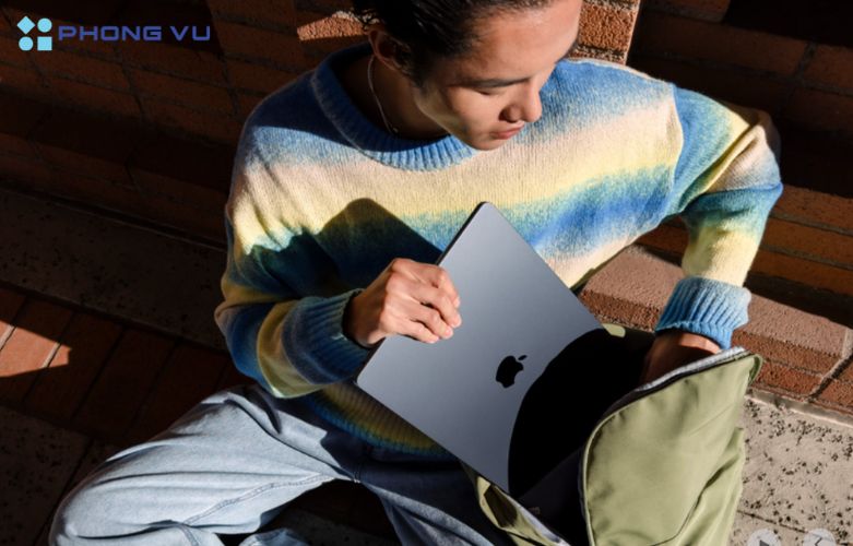 Nhờ các tính năng âm thanh và hình ảnh vượt trội, MacBook Air M2 là một thiết bị lý tưởng cho các tác vụ hội họp trực tuyến, học tập và làm việc từ xa