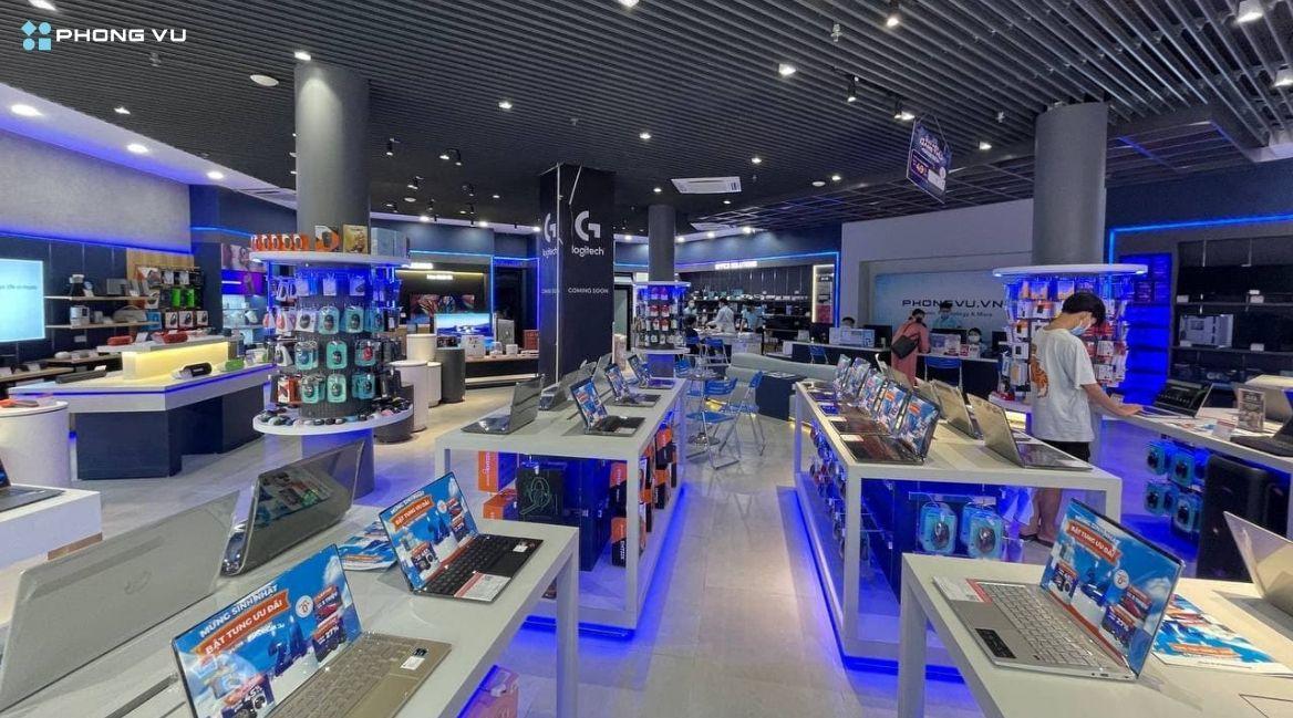 Showroom Phong Vũ cung cấp đa dạng các mặt hàng công nghệ chính hãng