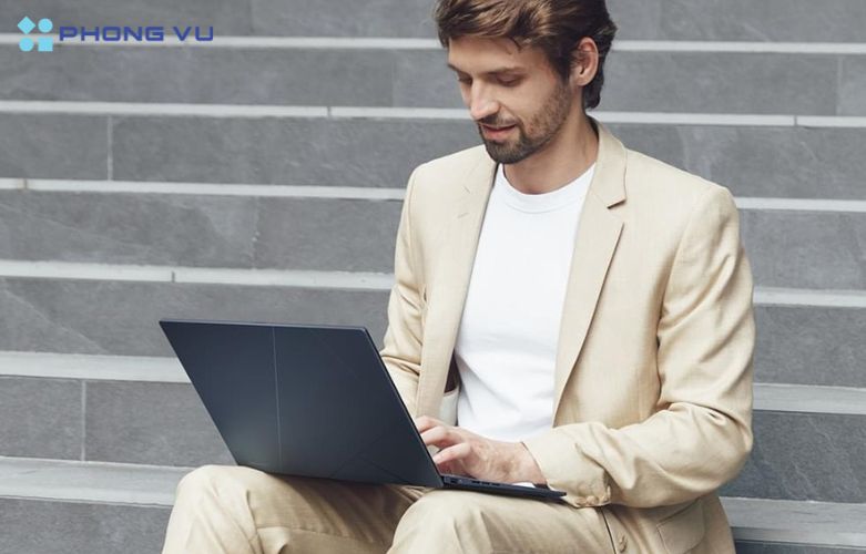 Sự kết hợp giữa RAM và ổ cứng dung lượng lớn giúp Laptop ASUS Zenbook 14 UX3405CA-PZ187WS trở thành trợ thủ đắc lực cho người dùng