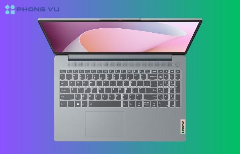 Hệ thống loa chất lượng kết hợp với camera HD và khả năng bảo mật cao giúp máy tính xách tay Lenovo IdeaPad Slim 3 trở thành một chiếc laptop lý tưởng cho học tập, làm việc và giải trí trực tuyến