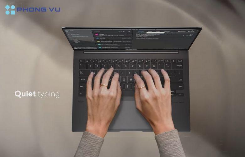 Laptop ASUS Zenbook 14 UM3406KA-PP555WS mang lại hiệu suất toàn diện, phù hợp cho người dùng yêu cầu cao về tốc độ và sự ổn định khi làm việc hay giải trí