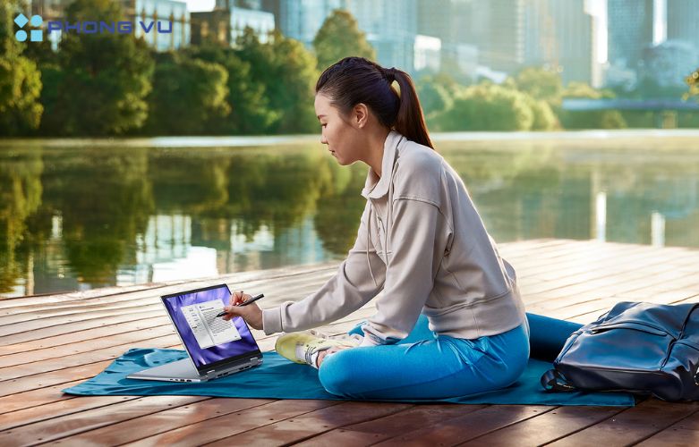 Laptop Dell Inspiron 14 7440 2-in-1 N7440-C7U161W11IBU sở hữu màn hình cảm ứng đa điểm kèm bút cảm ứng giúp người dùng thao tác với máy tính dễ dàng và hiệu quả hơn