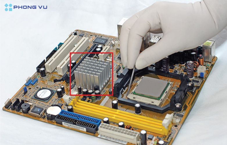 Chipset ảnh hưởng đến tính năng, khả năng mở rộng và hiệu suất của mainboard