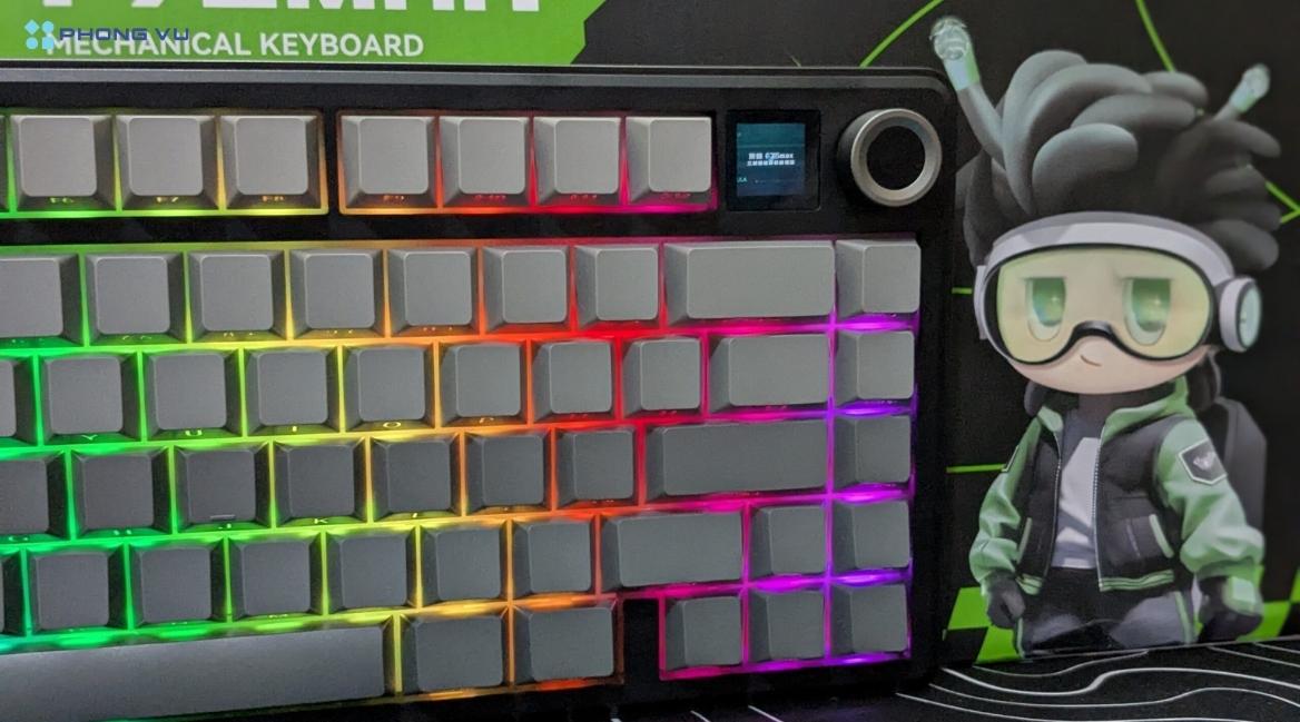 Điểm nổi bật nhất của F75 Max là màn hình TFT