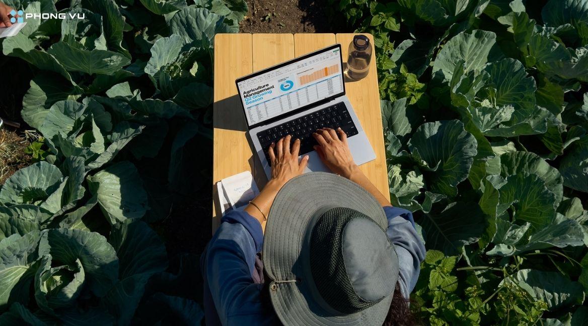 Pin dung lượng lớn, thời gian sử dụng lên đến 24 giờ và hỗ trợ sạc nhanh tiện lợi 