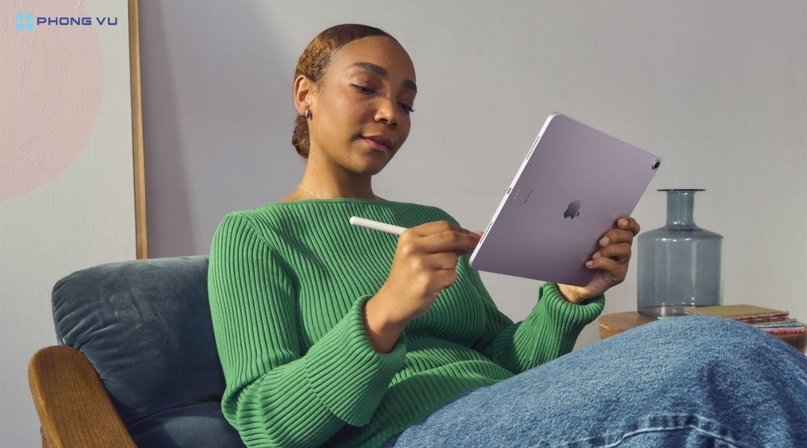 iPad Air 11 inch đáp ứng tốt nhu cầu sử dụng cả ngày với thời lượng pin bền bỉ, hỗ trợ sạc nhanh tiện lợi