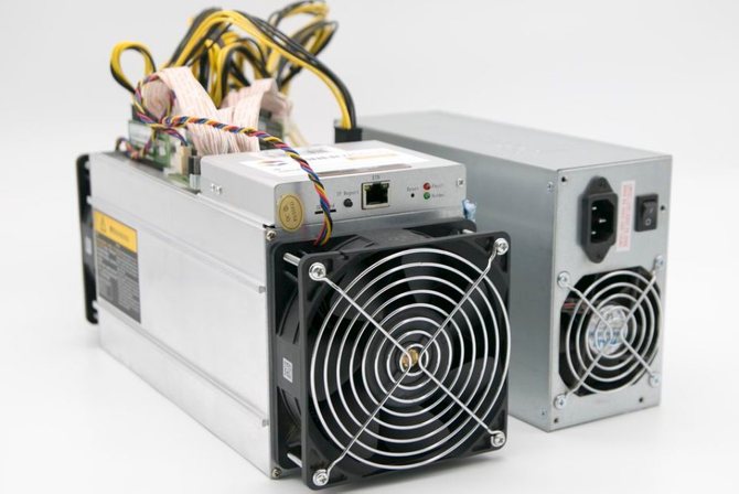 Внешний вид ASIC Antminer S9 с блоком питания от Bitmain