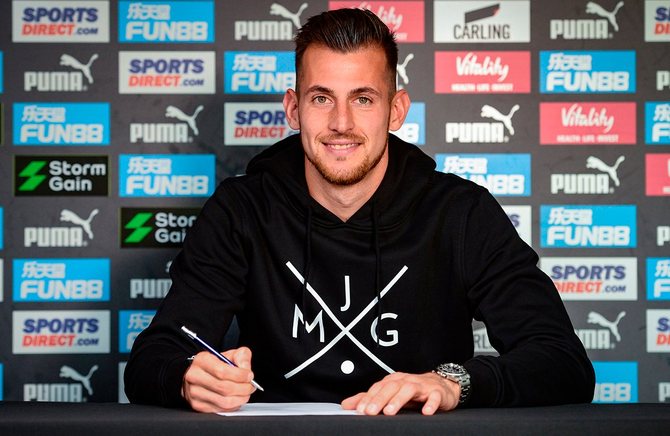Ньюкасл продлил контракт с Дубравкой/twitter.com/NUFC