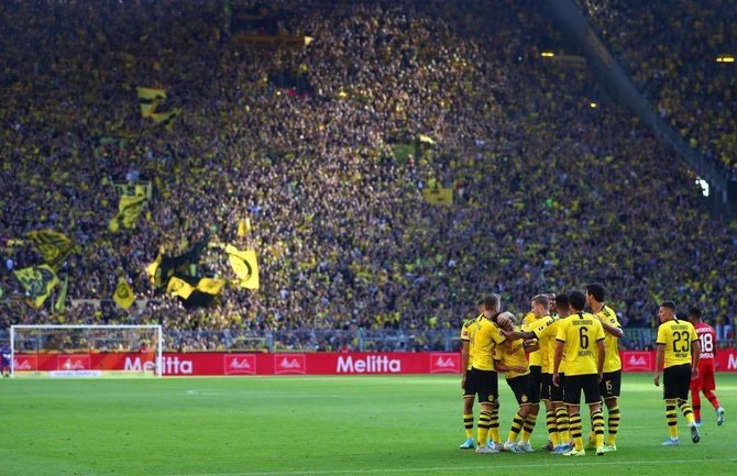 Боруссию всегда поддерживает весь стадион // https://twitter.com/BlackYellow