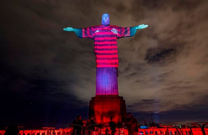 Статую Христа-спасителя окрасили в цвета Фламенго/flamengo.com.br