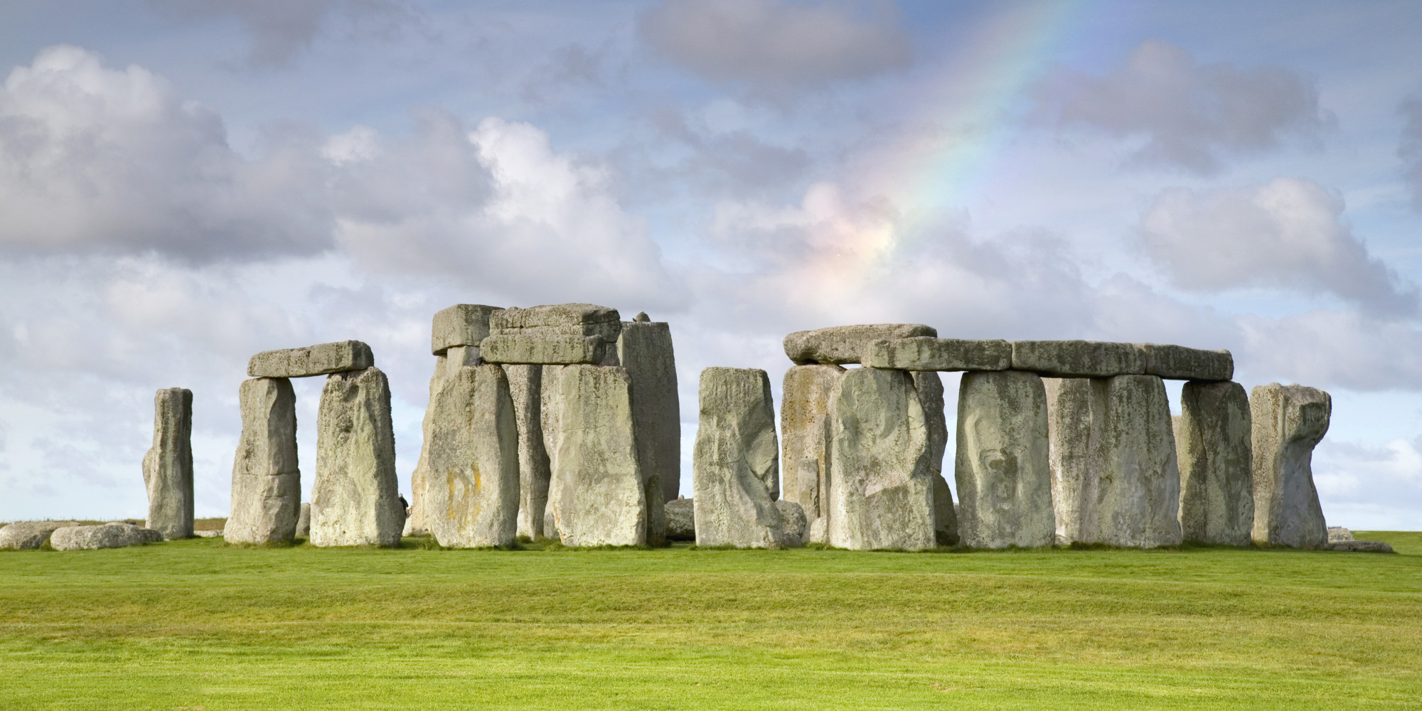 Stonehenge merupakan tempat wisata keduapuluh empat yang dapat dikunjungi apabila Anda datang ke Inggris Stonehenge merupakan salah satu situs sejarah di