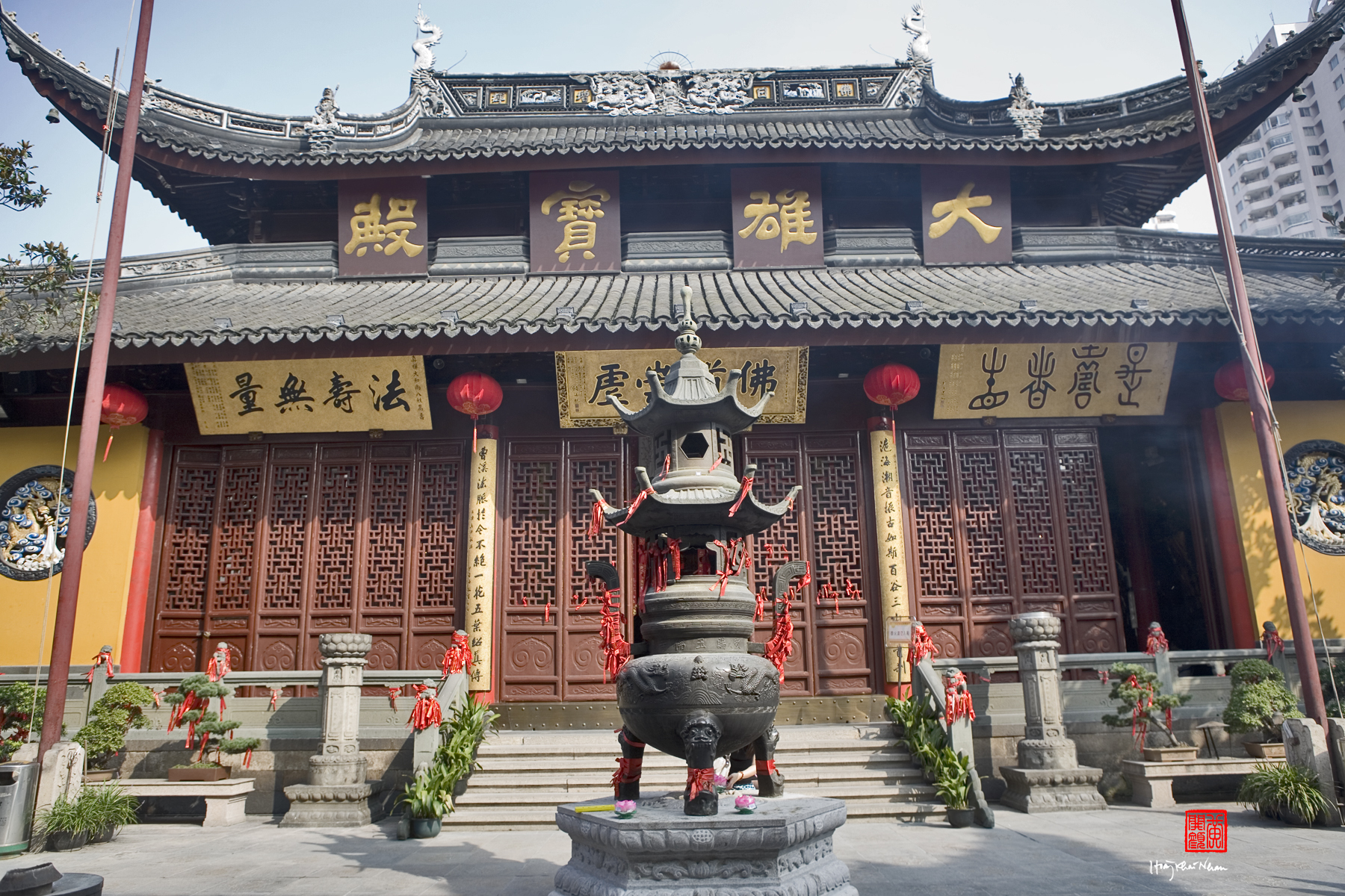 Kuil yang didirikan pada tahun 1882 ini adalah salah satu lokasi wisata Shanghai yang tak boleh anda lewatkan Kuil Jade Buddha Temple merupakan tempat