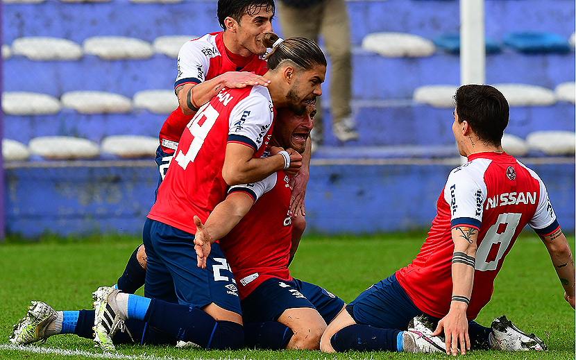 Nacional goleó 3-0 Wanderers con triplete de Gonzalo Bergessio por el  Campeonato Uruguayo, Deportes