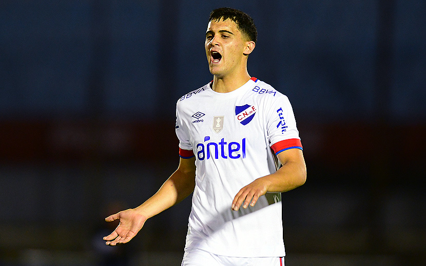 El fútbol uruguayo inició con la presencia en la cancha de los