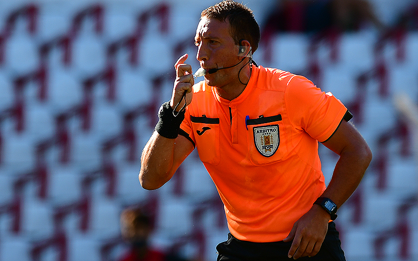 Futbol y Mas - Si fuiste decidido y valiente a ser el juez. decide  que color de camiseta de #Arbitro vas a querer llevar en los próximos  partidos que arbitres