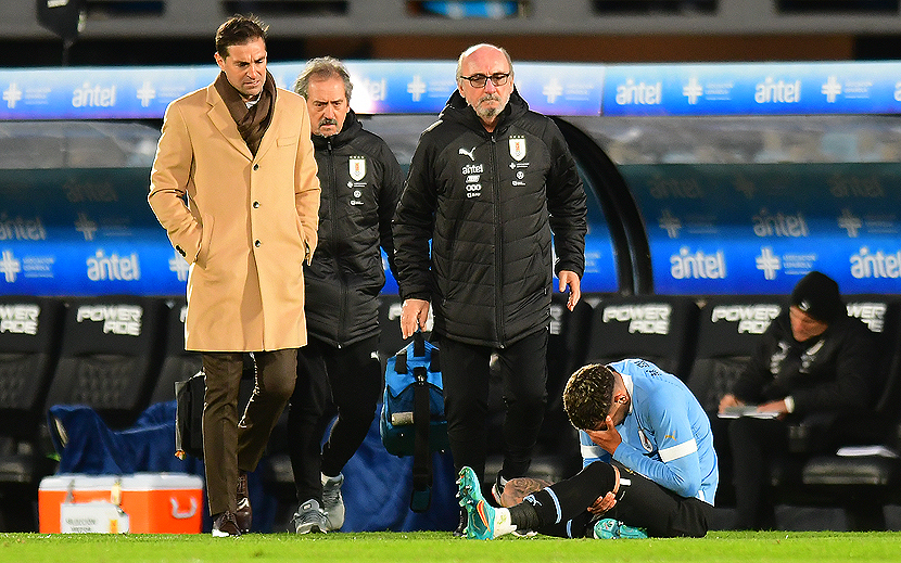 Mathías Olivera regresa lesionado de Uruguay 