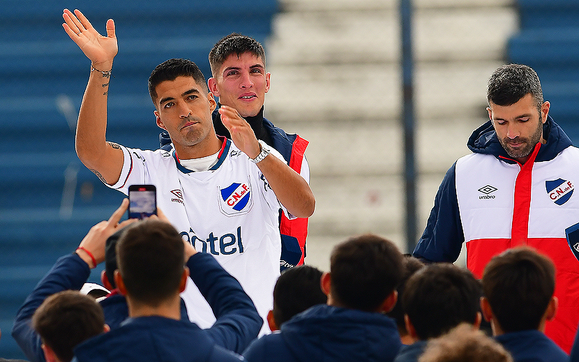 Tenfield.com » Luis Suárez con el brazalete