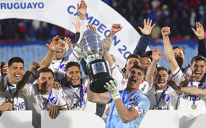 Tenfield.com » Los futbolistas de la selección uruguaya ya calzan