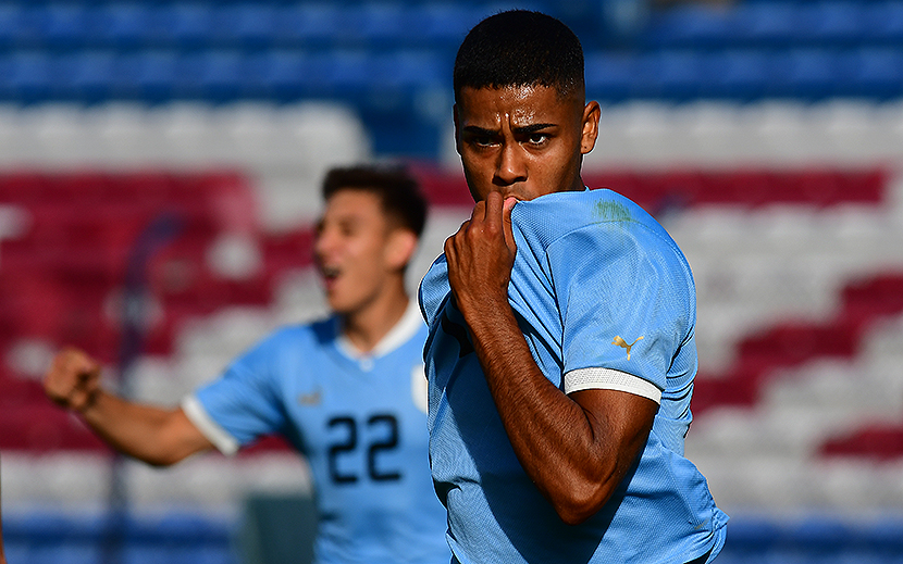 Tenfield.com » Los futbolistas de la selección uruguaya ya calzan