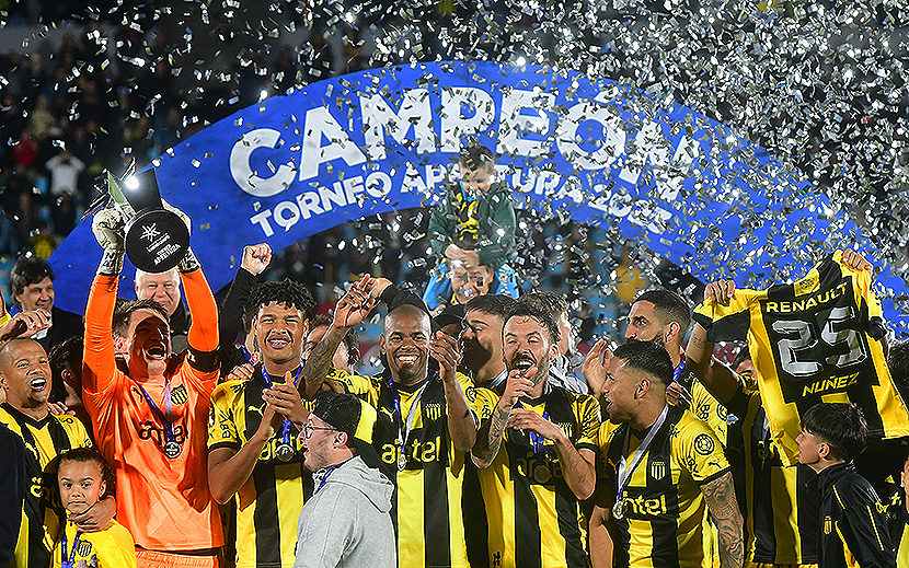 » Peñarol levantó la Copa