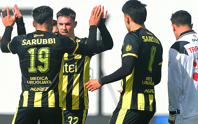 Peñarol aplasta a Danubio y recupera el liderato de la Tabla Anual
