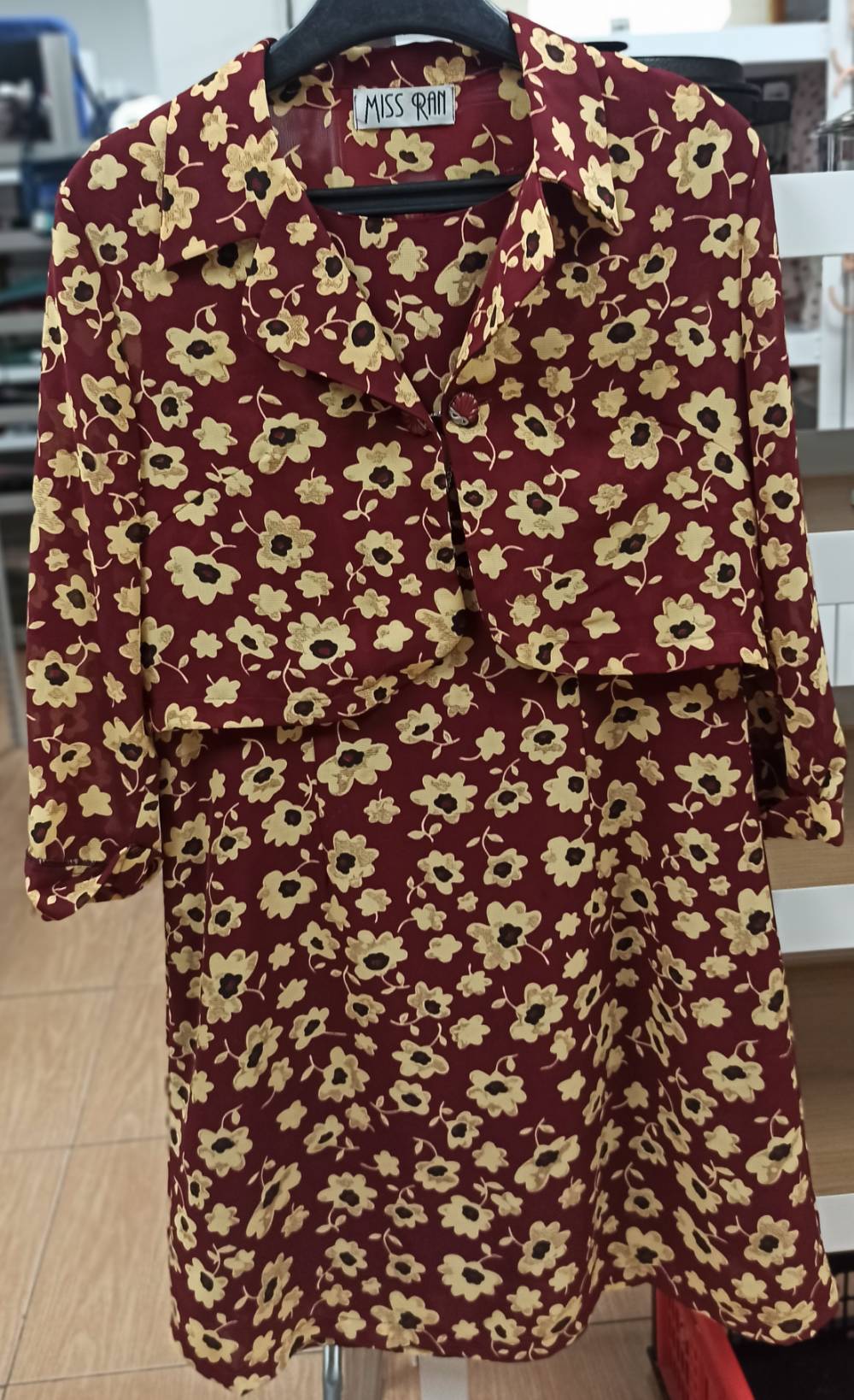 兩件式酒紅碎花連衣裙