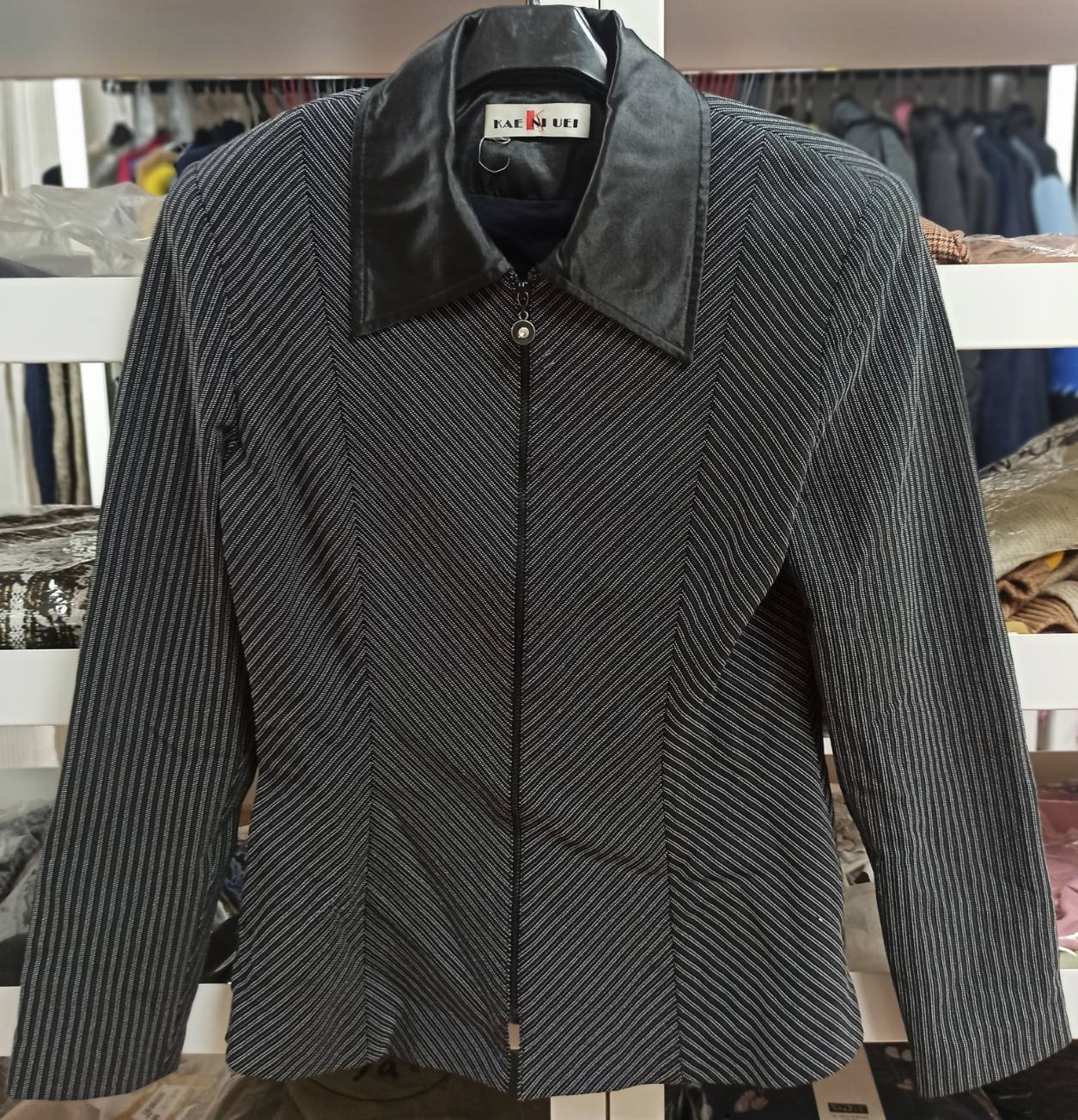 黑色條紋長袖夾克