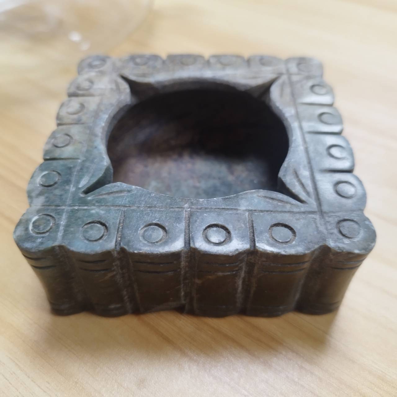 玉質菸灰缸