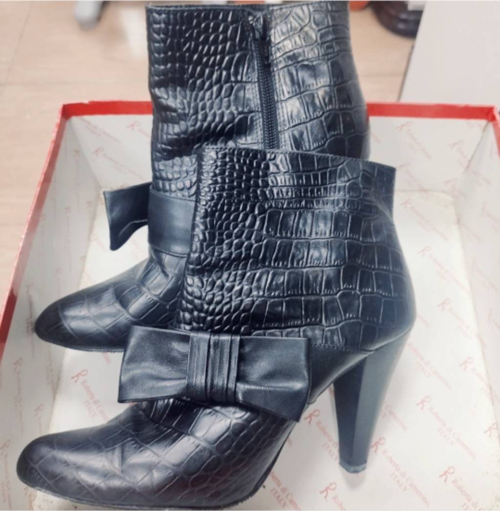 Miss Sof牛皮壓紋粗跟短靴