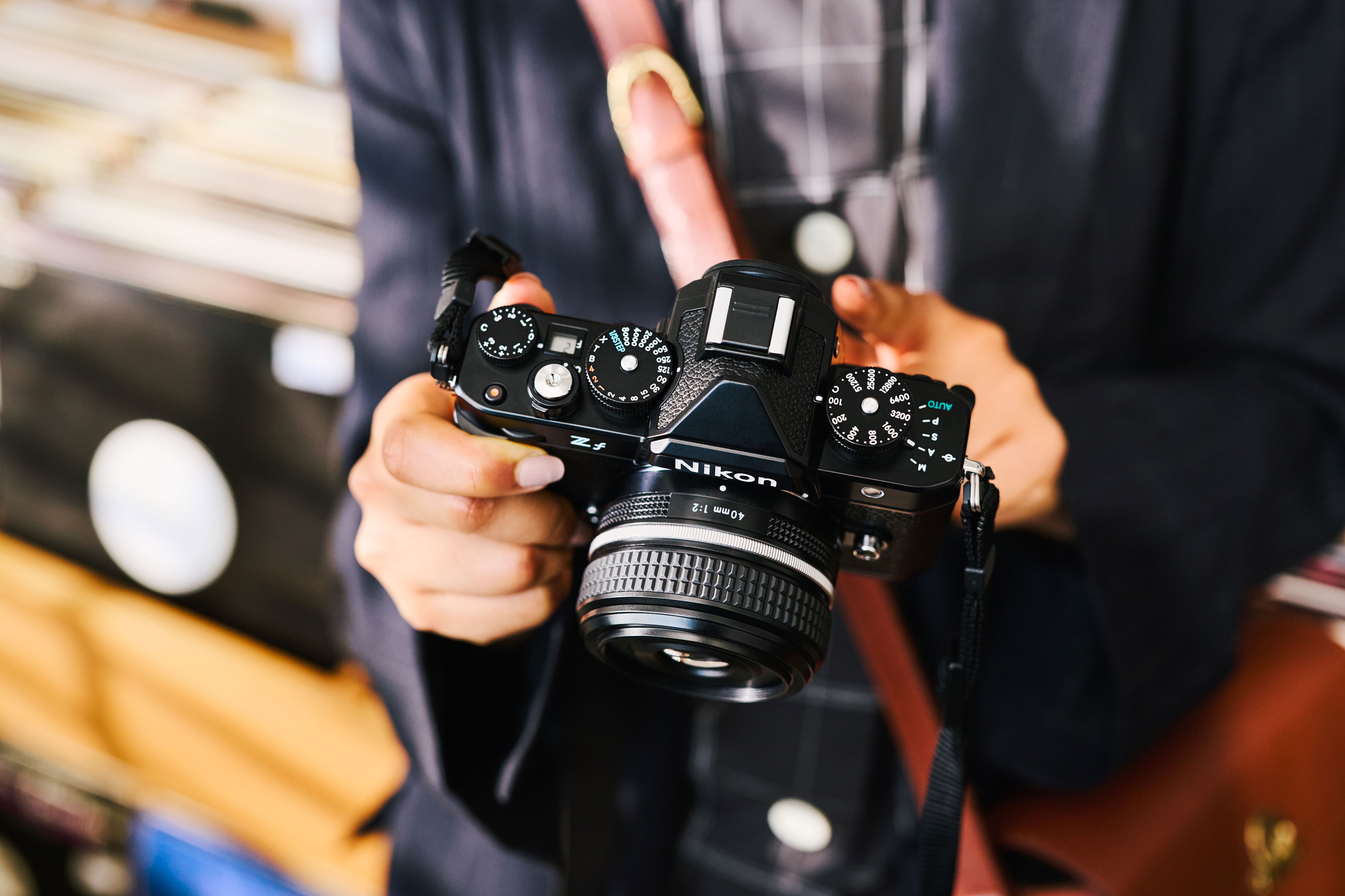 Nikon Z f + NIKKOR Z 40mm f/2.0 camera ronde 3