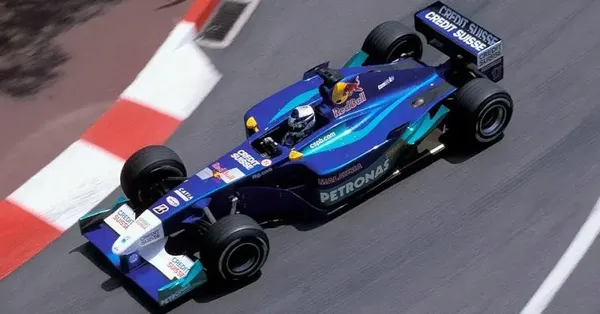 Kimi Raikkonen trong chiếc xe của đội đua Sauber năm 2001.