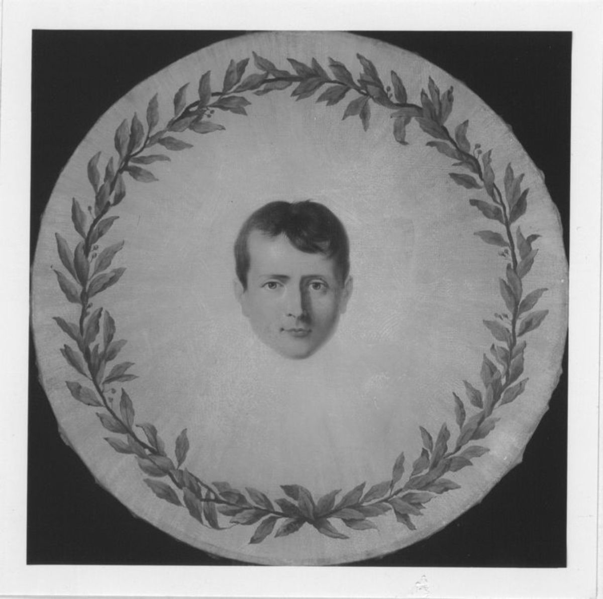 Laurent Dabos | Kaiser Napoleon im Strahlenkranz | Displayed motifs: Human face, Platter, Plate, Man, 