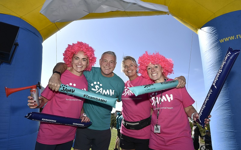 Rugby star Hastings kicks off fun run