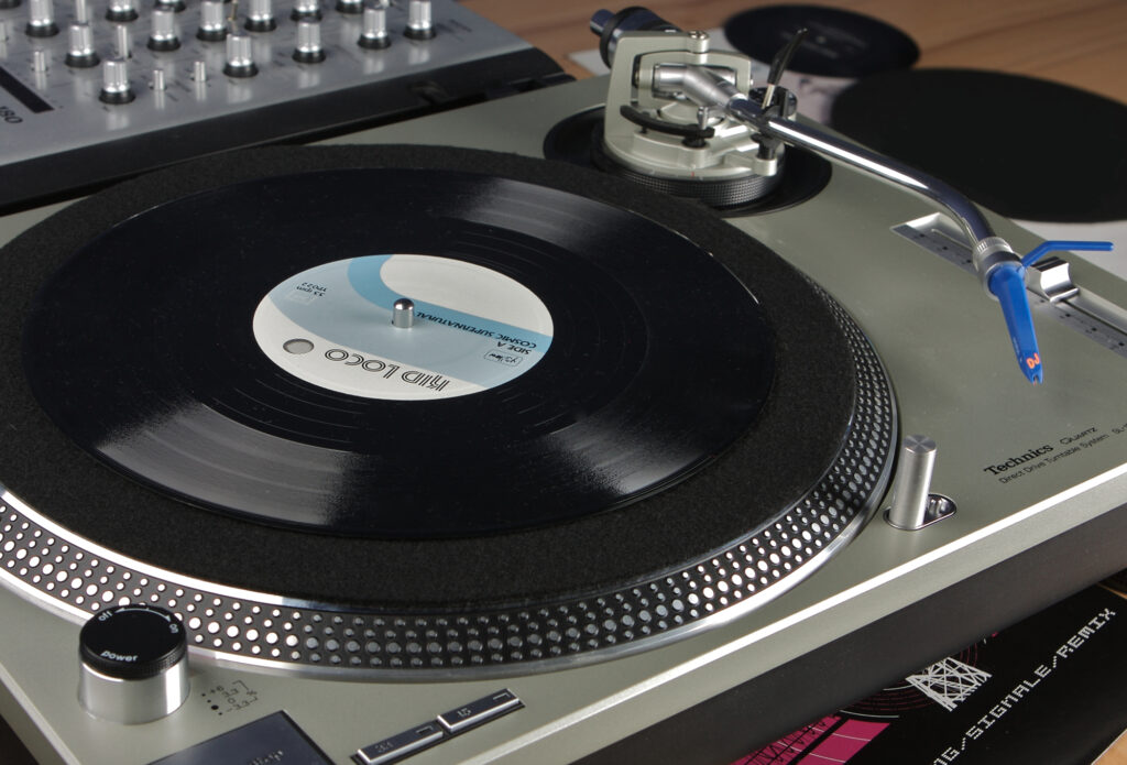 Ist der Technics SL-1200 tatsächlich der ultimative Prototyp eines DJ-Plattenspielers?