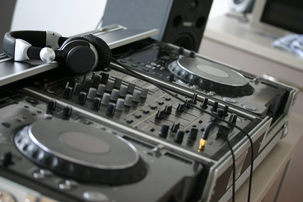 digital dj equipment Bild