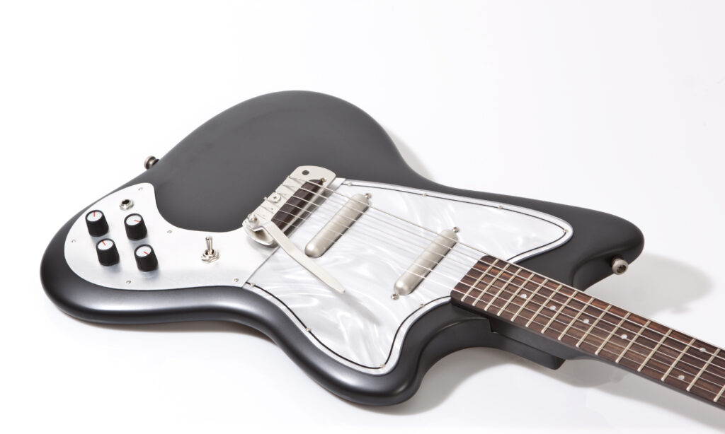 Danelectro_BaritoneBlack_007FIN