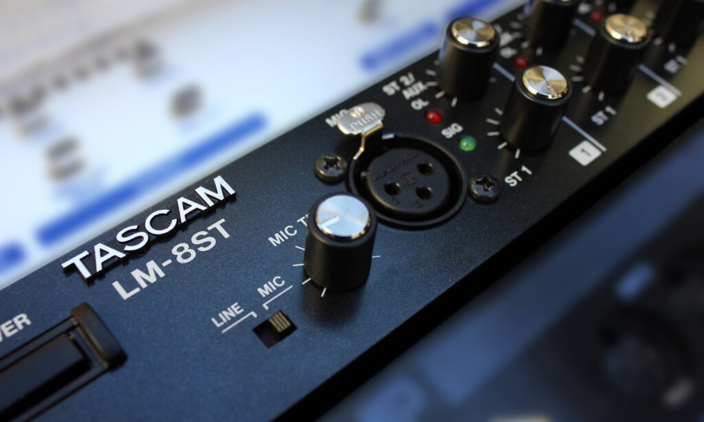 tascam_lm-8st_teaser