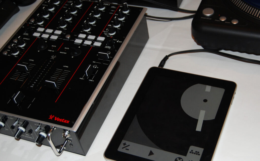 Tonetable DVS-Einsatz am Vestax-Mixer