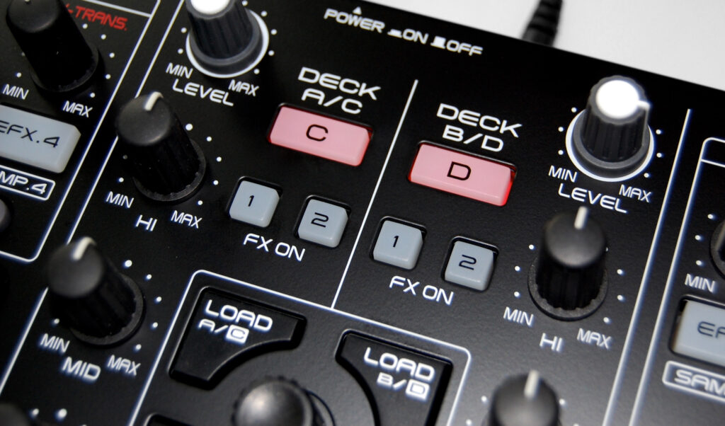 Deckswitch_mid_Denon_DJ_MC3000_13