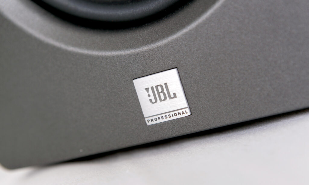 JBL-LSR2325P_15_Logo