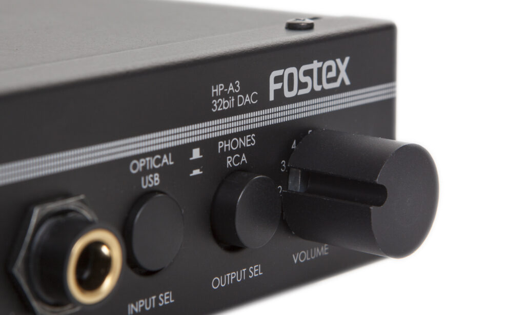 Fostex HP-A3 – Lustig aussehende Nasenausfräsung an der Potikappe