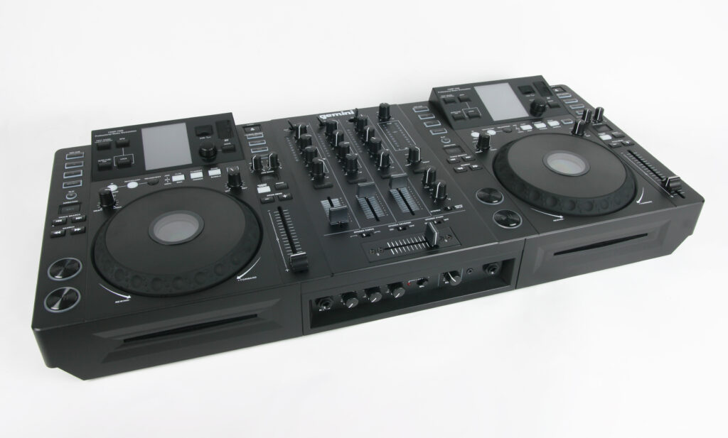 Gemini CDMP-7000: Multiformat-DJ-Workstation für Notebooks, CD und USB-Datenträger.