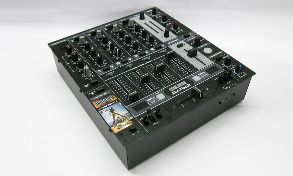 Der DJ-Tech DDM-3000 ist ein Vierkanal-Clubmixer mit Kill-Switches und Dreiband-EQs